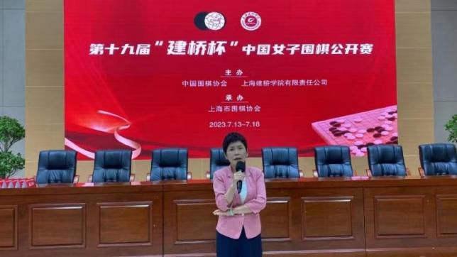 上课被女同桌摸硬了